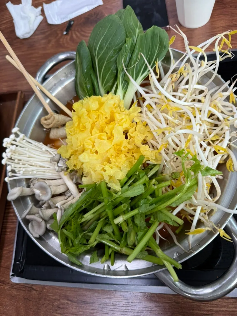Shabu-shabu served with minari and boiled pork
