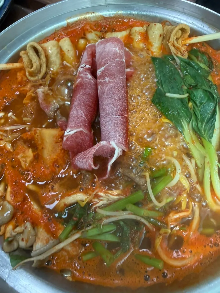 Shabu kalguksu with mushrooms and vegetables