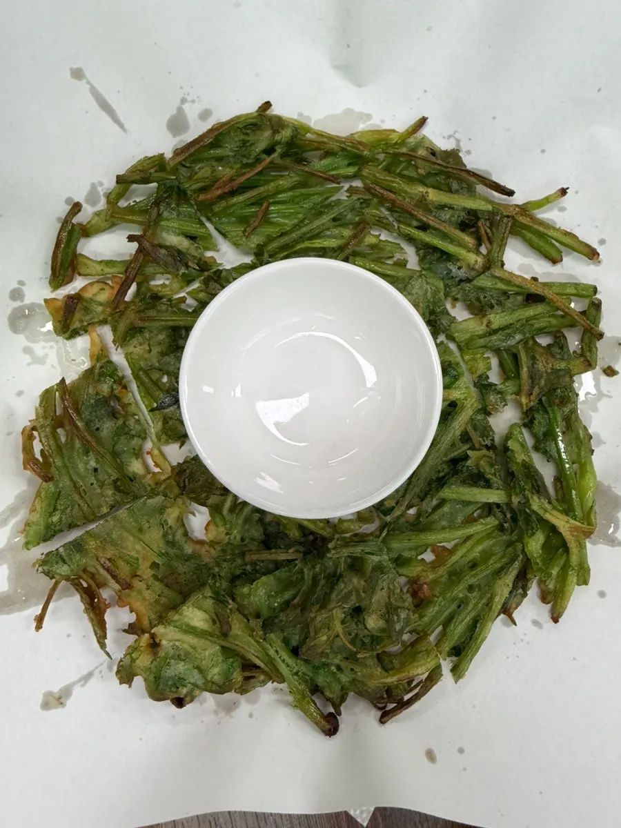 Tender boiled pork eaten with cabbage
