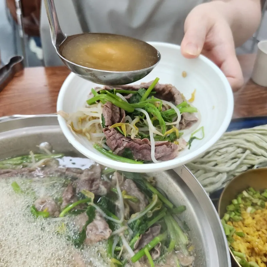 Thinly sliced beef blanched in clear broth