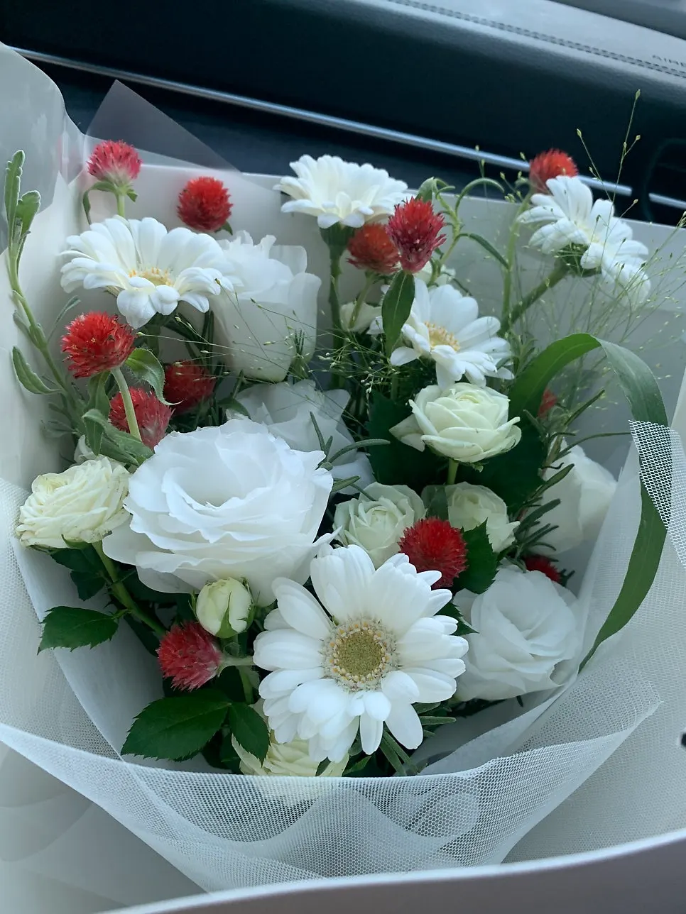 Holding the SM-size bouquet for a photo