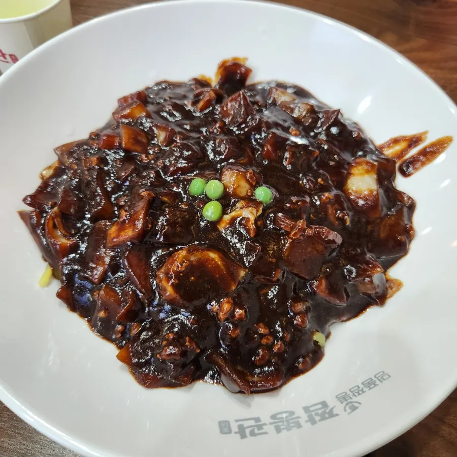 기본 담백한 짜장면