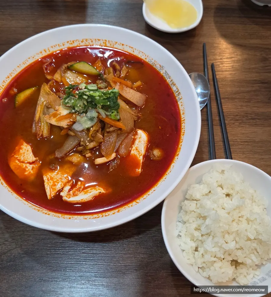 매운맛 조절이 가능한 순두부 짬뽕밥