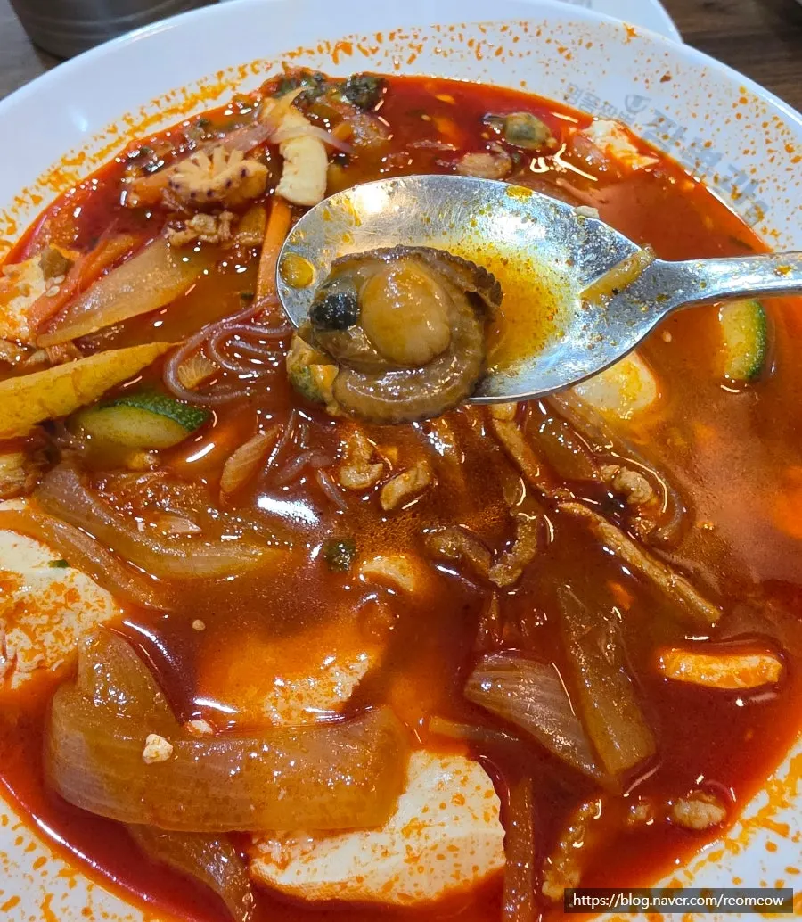 해물과 고기가 들어간 순두부 짬뽕밥