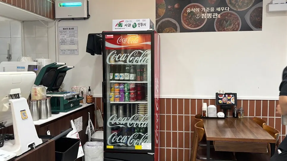 Neatly arranged interior of Jjampponggwan Wirye Branch