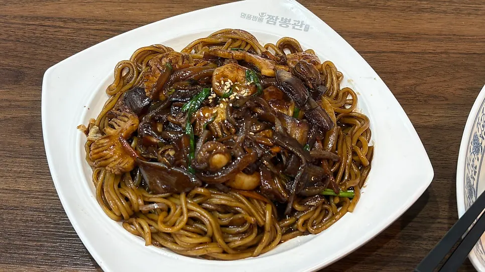 Close-up of seafood tray jjajangmyeon with shrimp