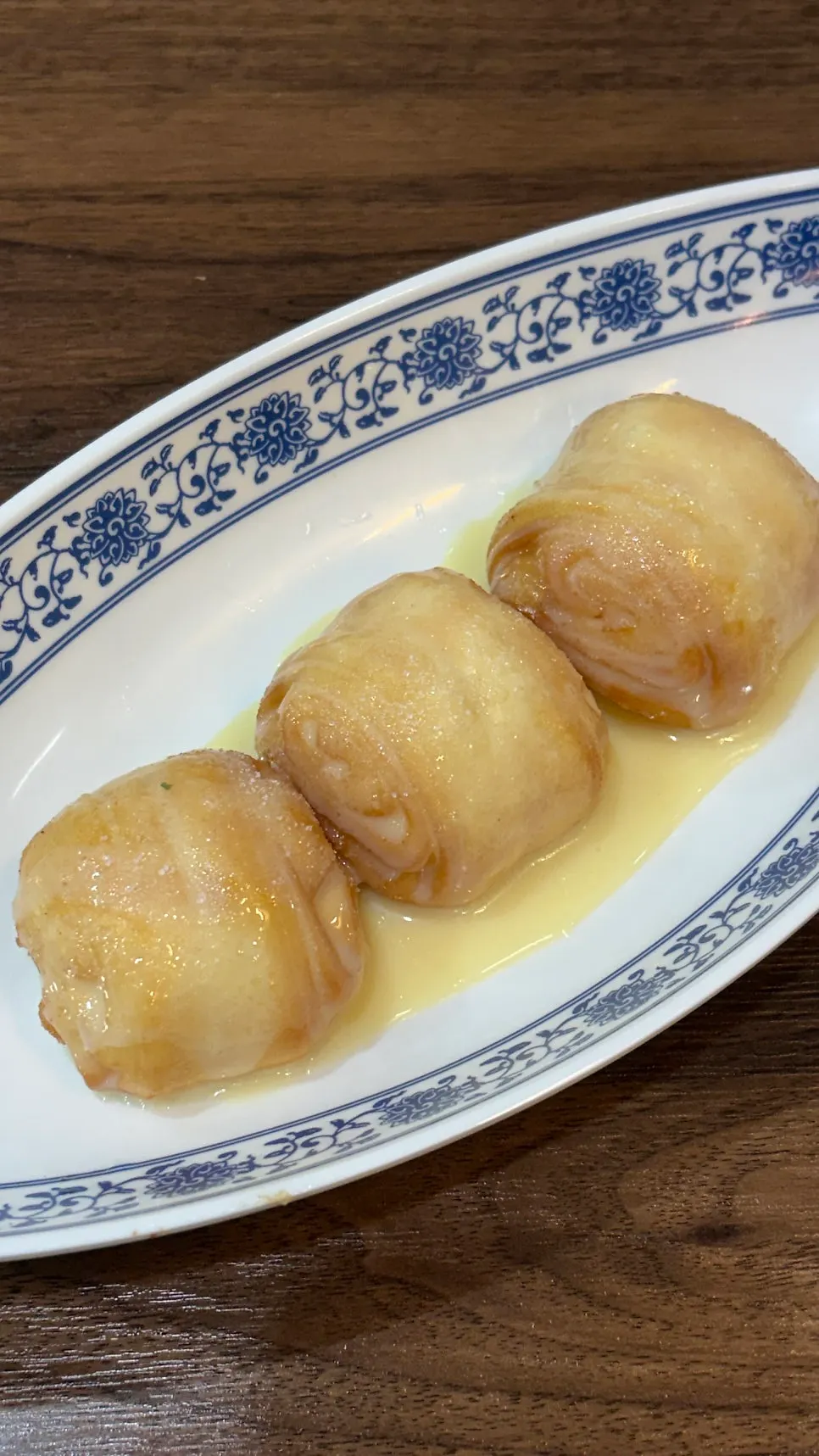 Small condensed milk flower bread, 3 pieces, served with condensed milk