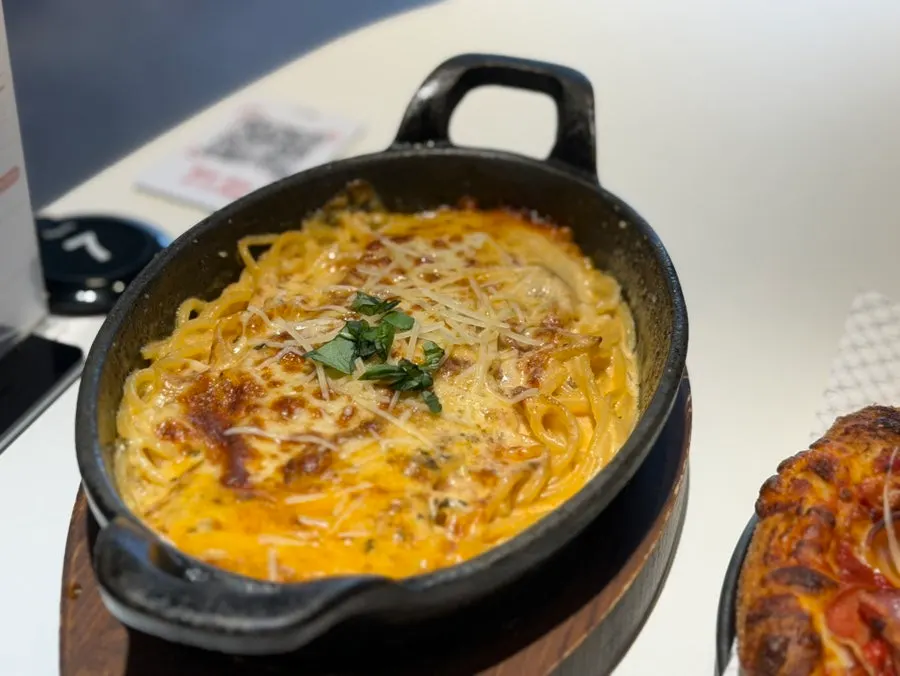 Pasta with thick rosé sauce