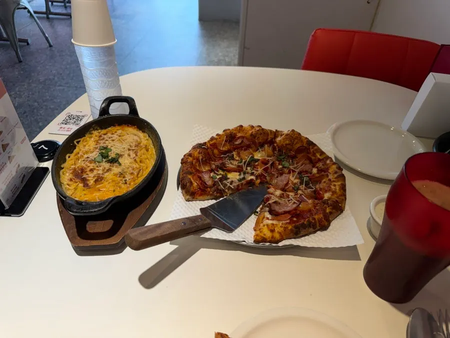 Super Jackson Pizza loaded with toppings
