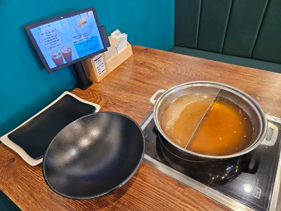 맑은육수와 해물육수 두 가지 냄비