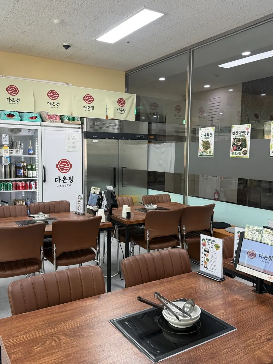 家族連れが多い店内の様子