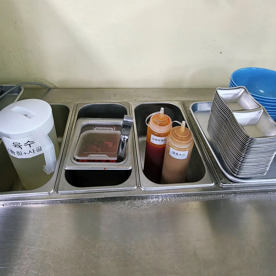 Puffed rice snacks at the self-serve bar
