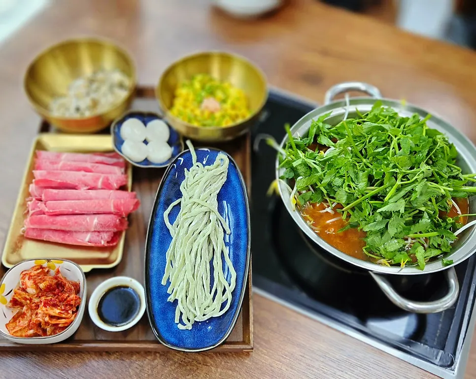 Full table spread of the Wando maesaengi pancake set with assorted scallops for two