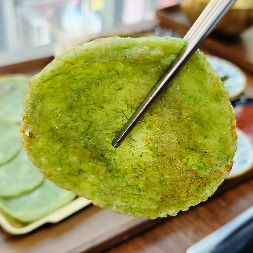 Springy scallops added to the shabu-shabu