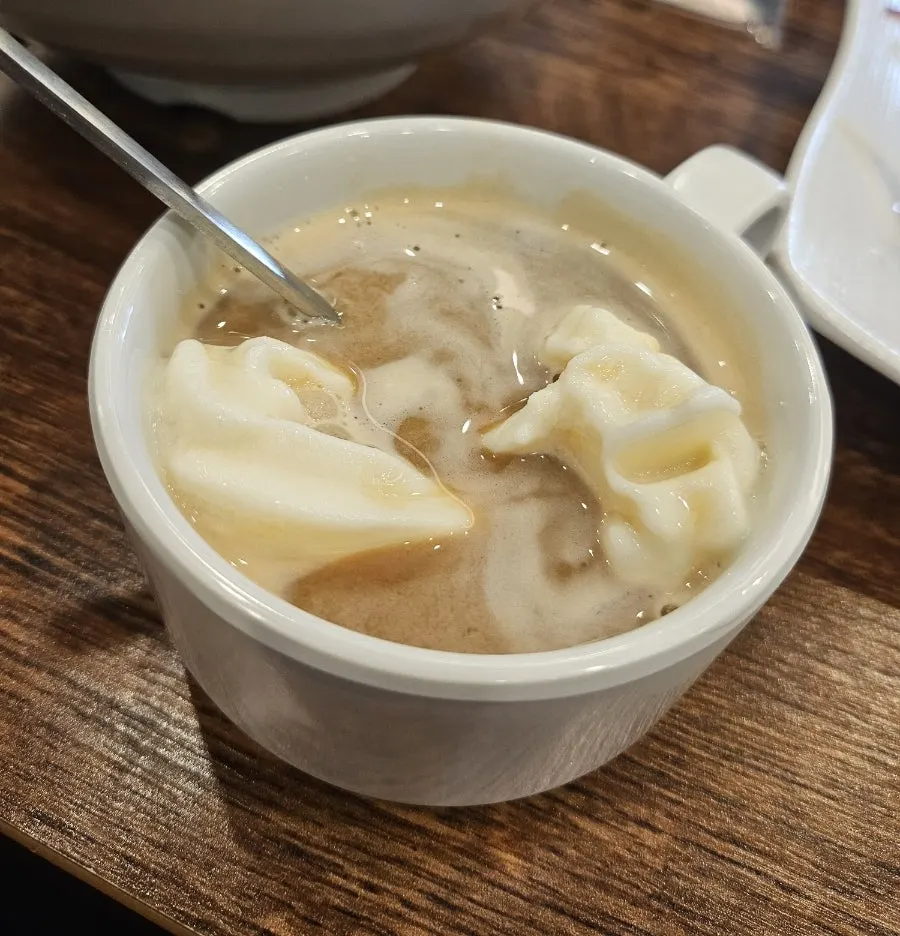 아이스커피와 아포가토 후식