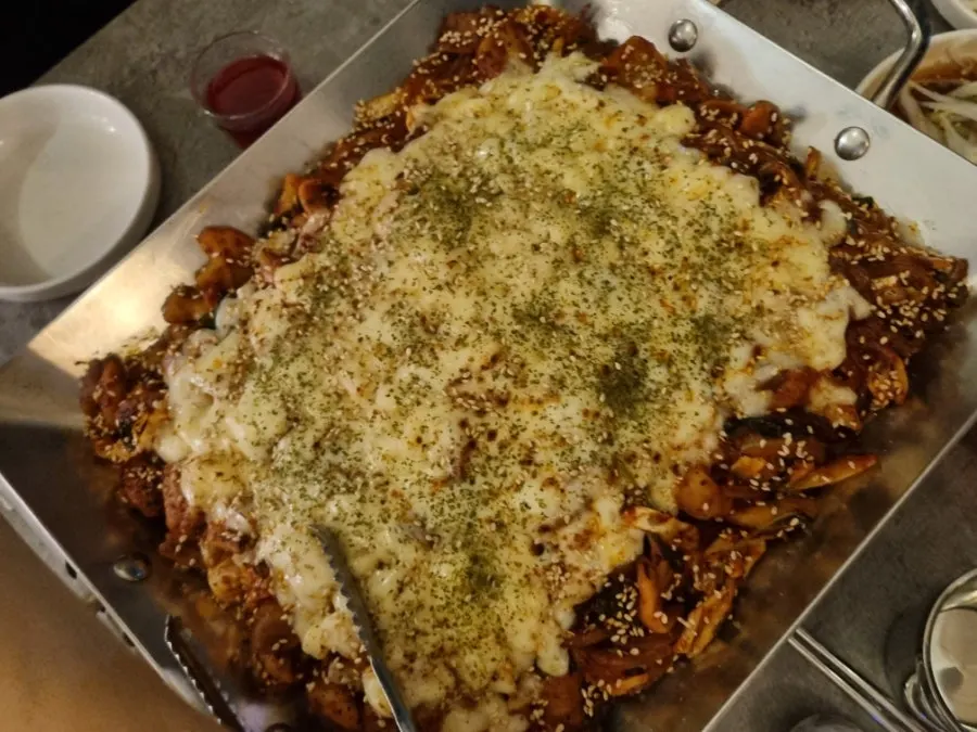 Cheese-vegetable gopchang with stretchy cheese, 3 servings
