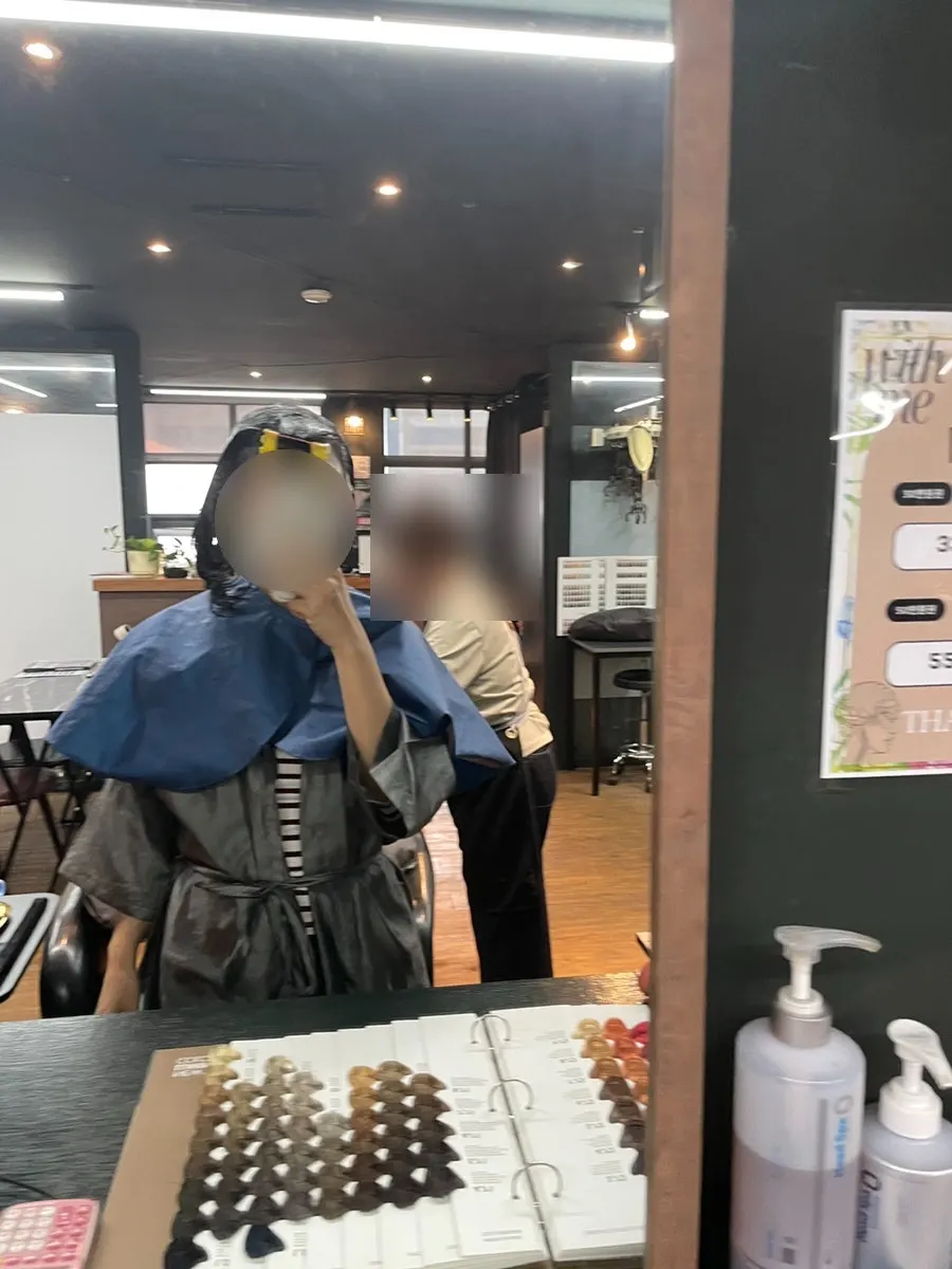 중화제를 바른 상태의 머리