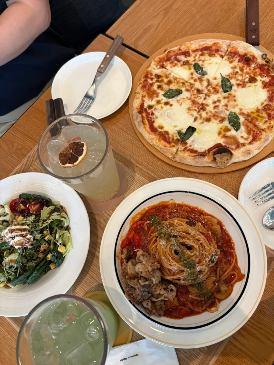 The full Double Italia set for two laid out at once