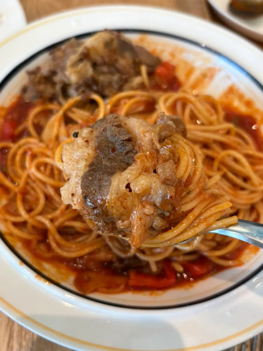 Lifting noodles from the woo samgyeop jjamppong pasta