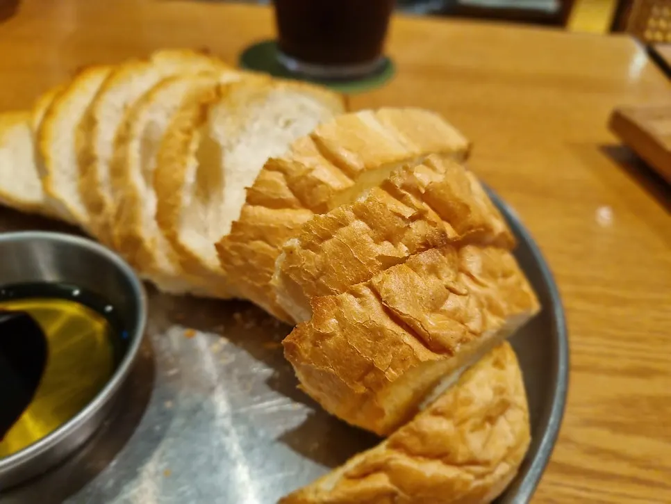 10 slices of baguette with balsamic olive oil