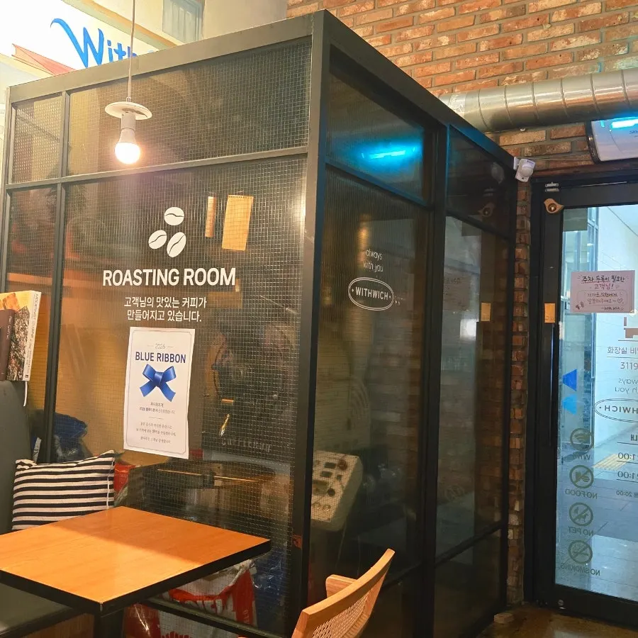 Withwich open kitchen with visible cooking