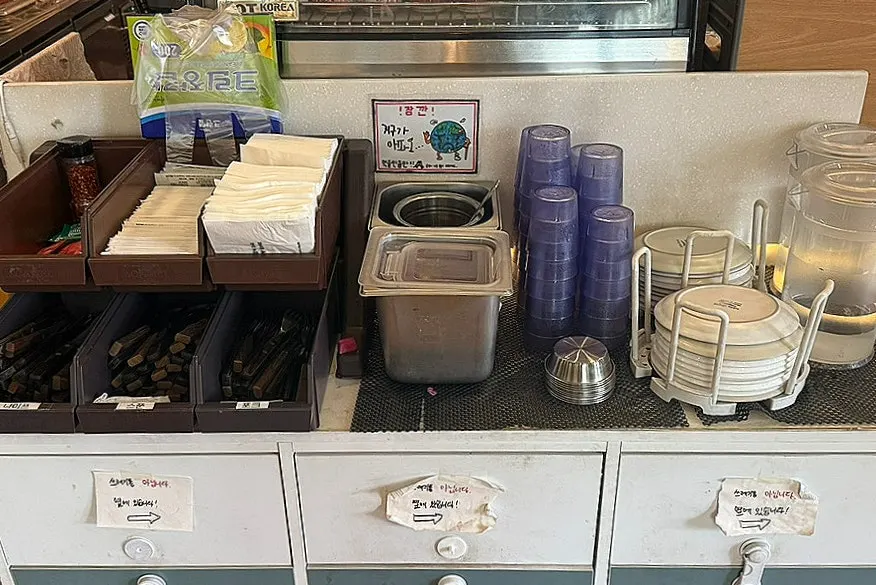 Self-bar with utensils, sauces, and pickles