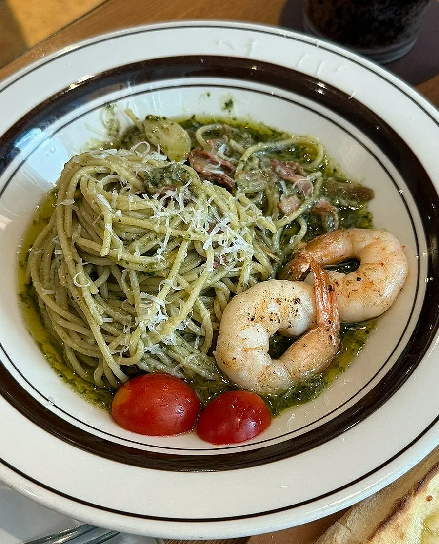 Bacon shrimp basil pasta topped with shrimp and bacon