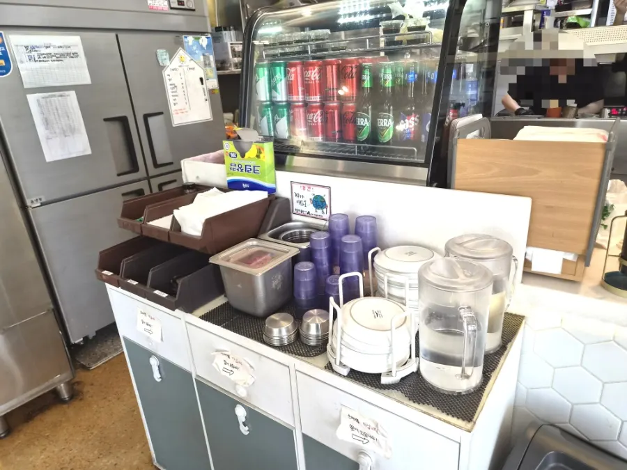 Self-serve tableware corner at Withwich