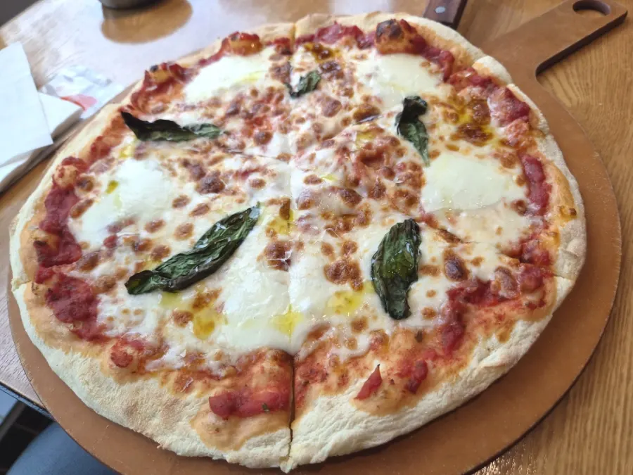 Margherita cheese pizza at Withwich