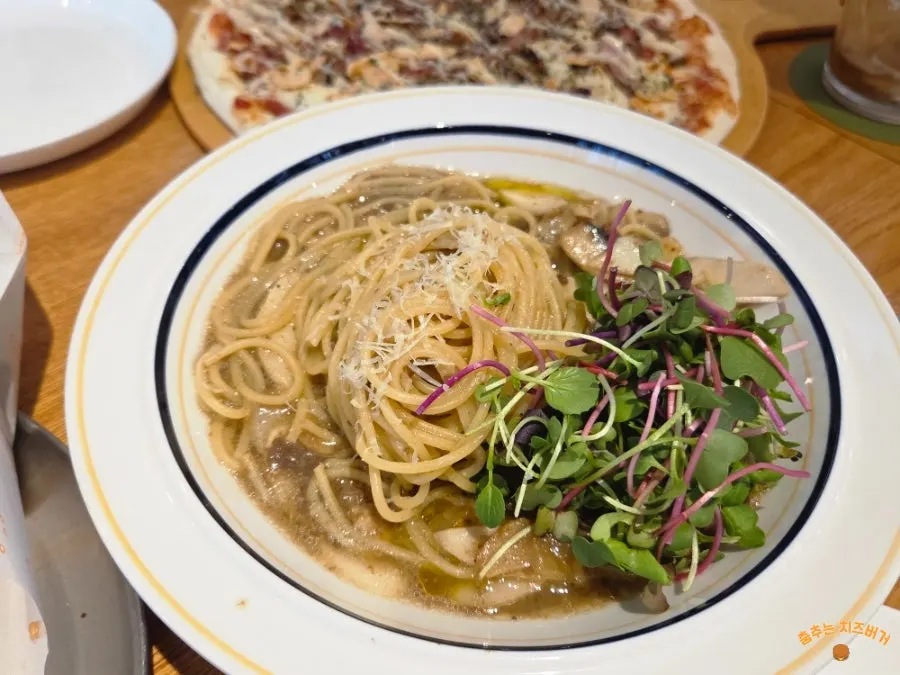Close-up of the truffle-scented oil pasta