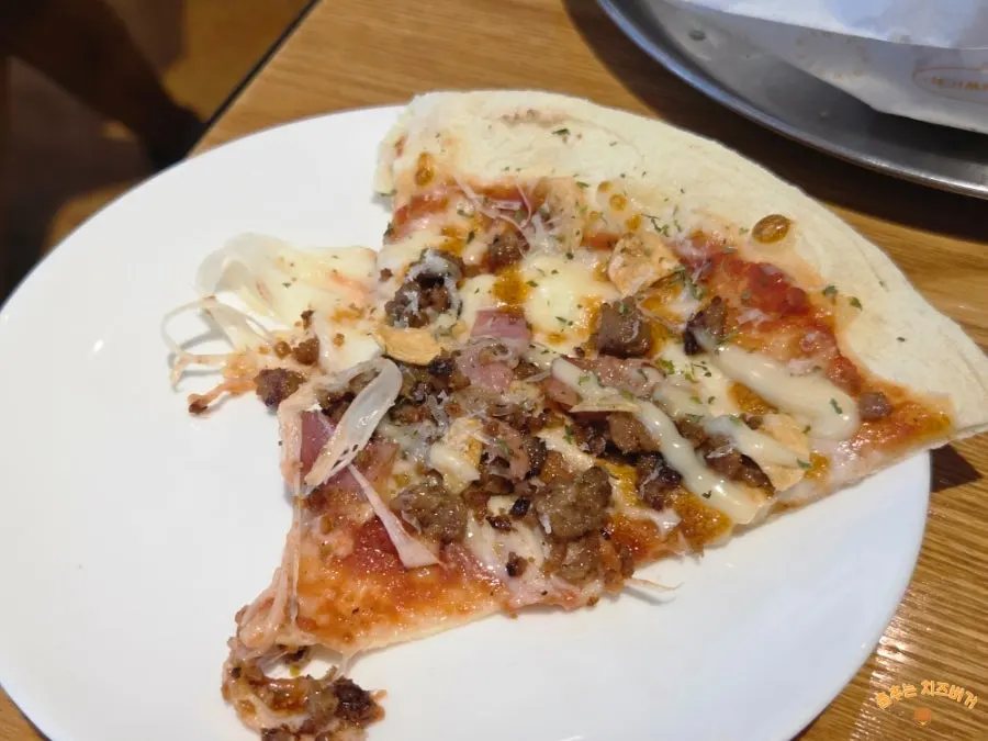 One slice of the bulgogi pizza cut into six pieces