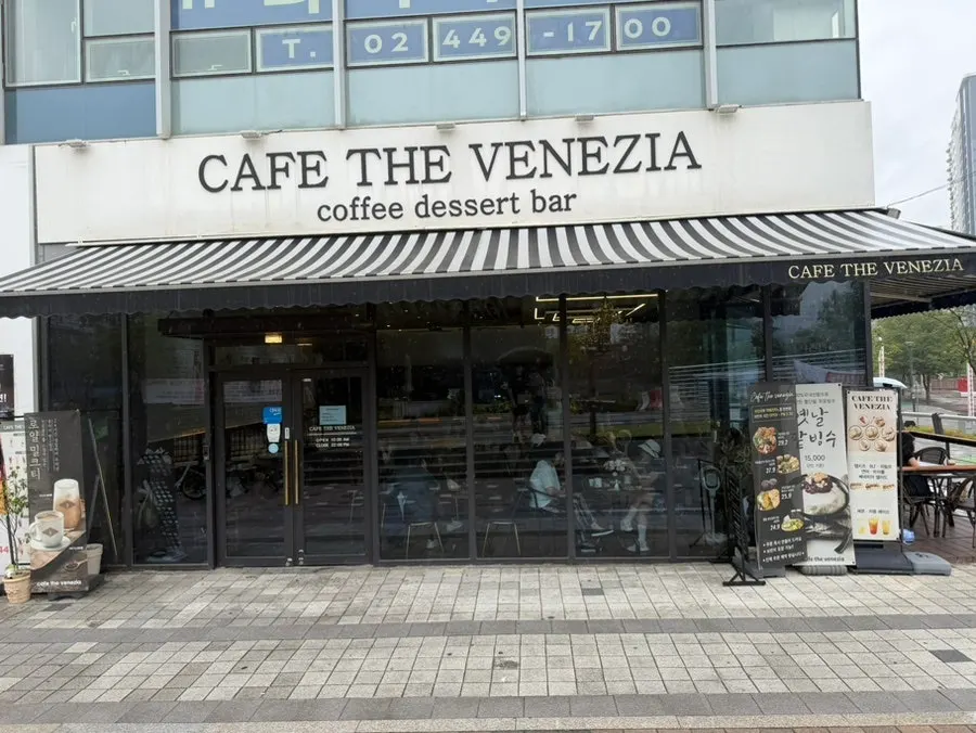 Exterior of Cafe The Venezia near Wirye Lake Park