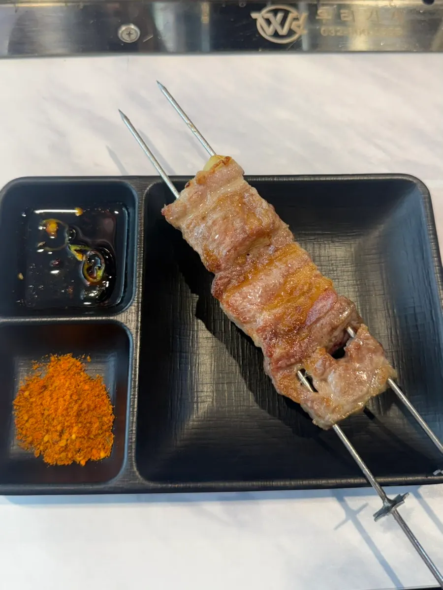 알맞게 익은 양갈비살 단면