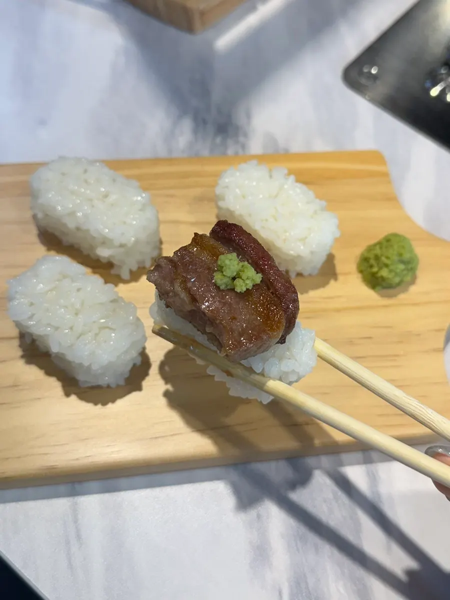 서비스로 나온 초밥 밥