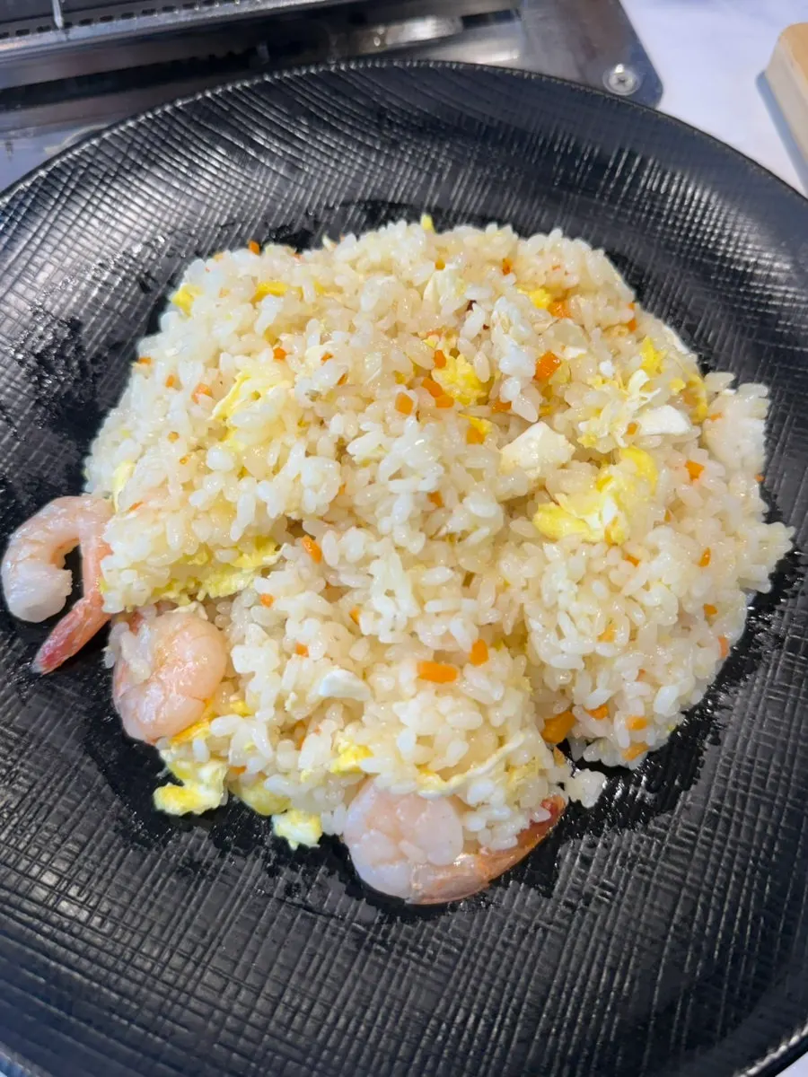 초밥 밥에 올린 양갈비살과 와사비