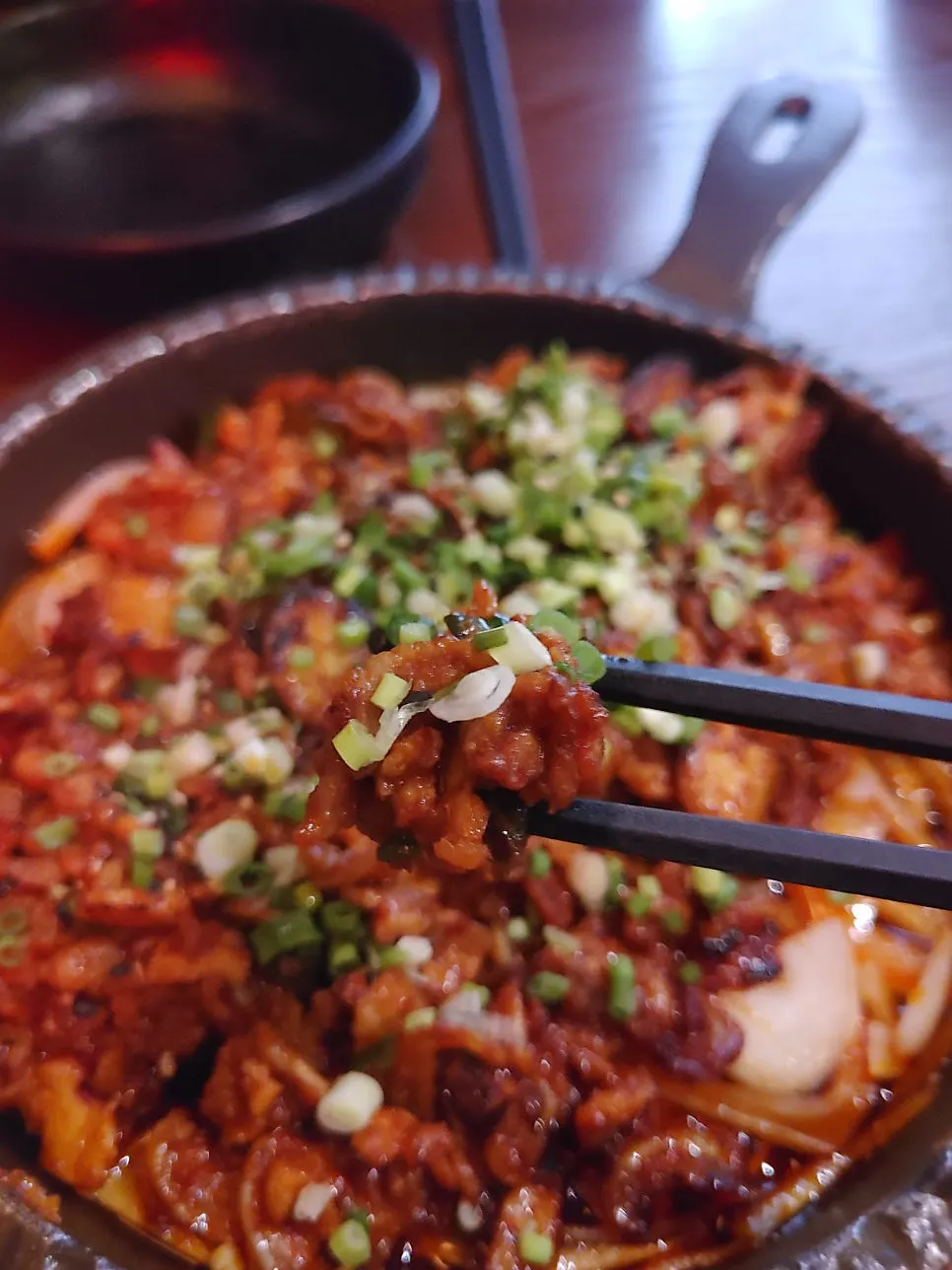 매콤 짭짤한 오돌뼈와 술상