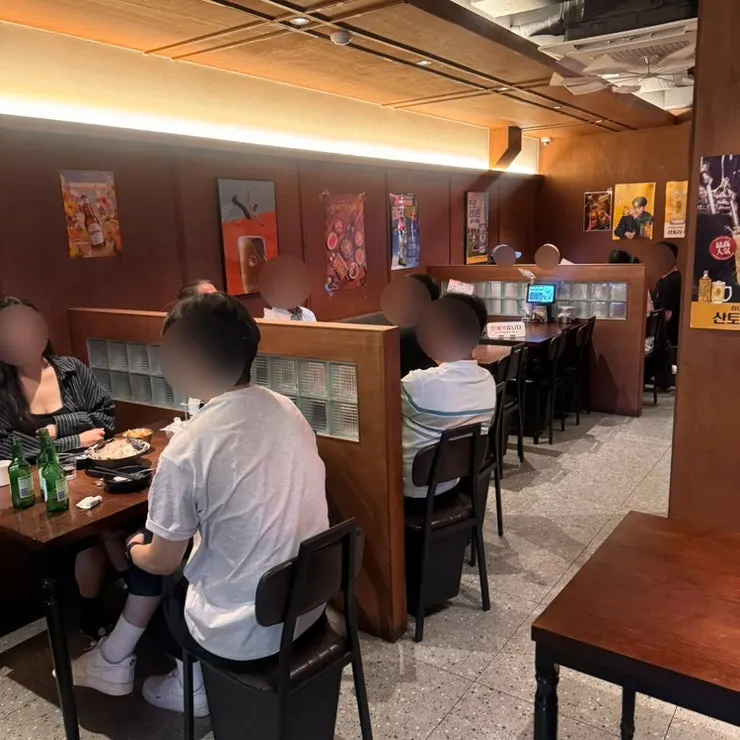 월간맥주 구로디지털단지역점 실내 좌석