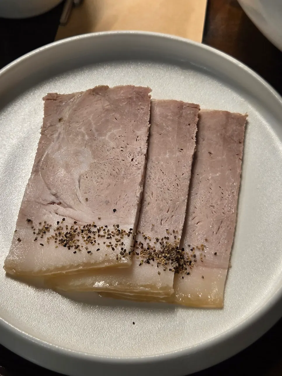 수제소스에 찍은 부드러운 냉제육