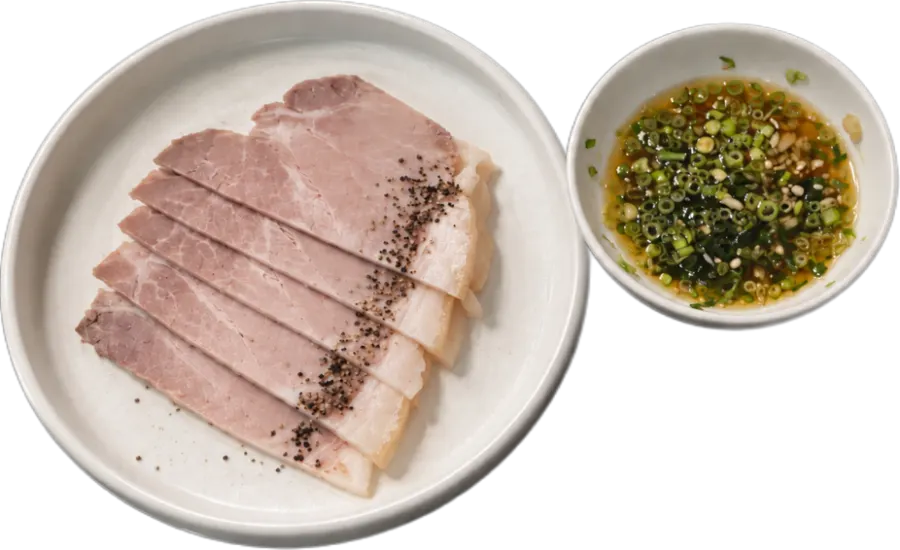 얇게 슬라이스된 월하동 냉제육 맛보기