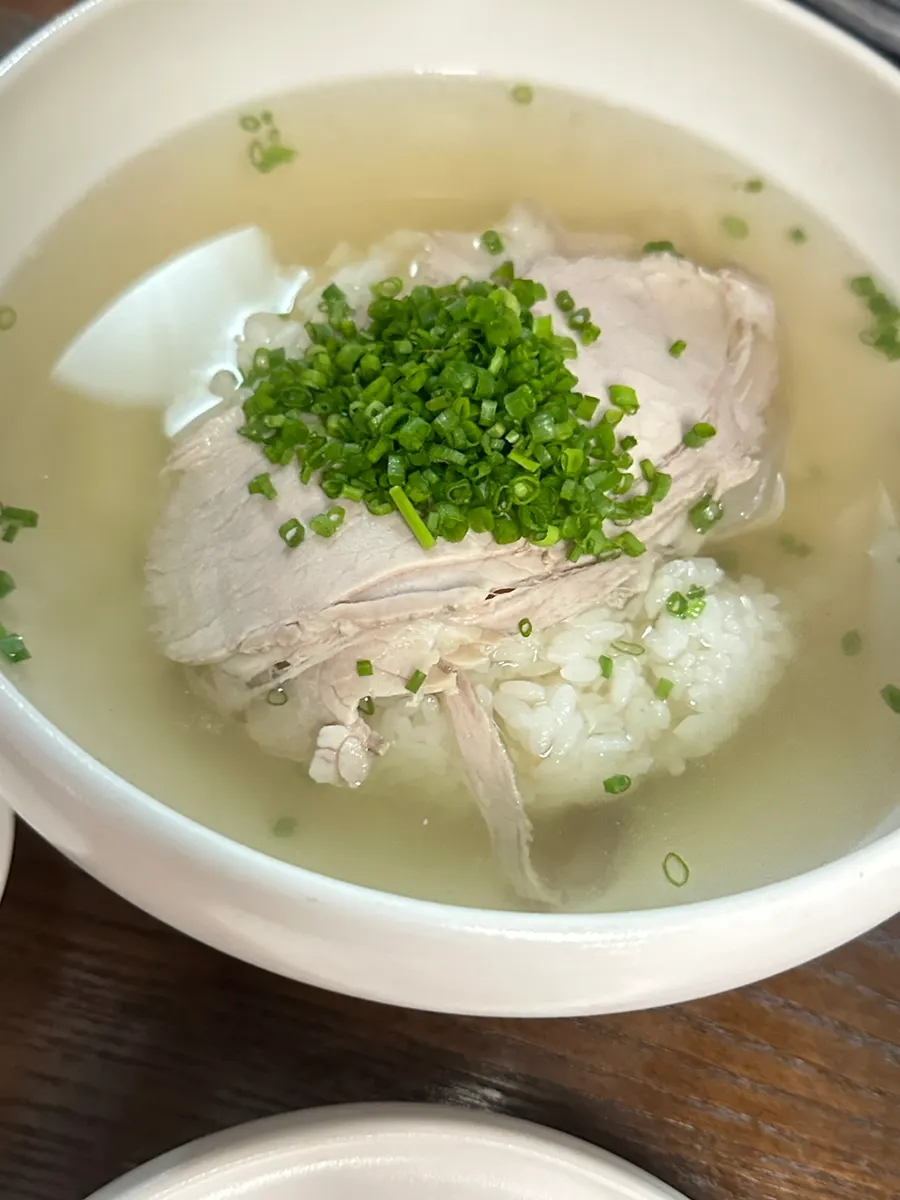 A bowl of clear-broth Wolha Gomtang