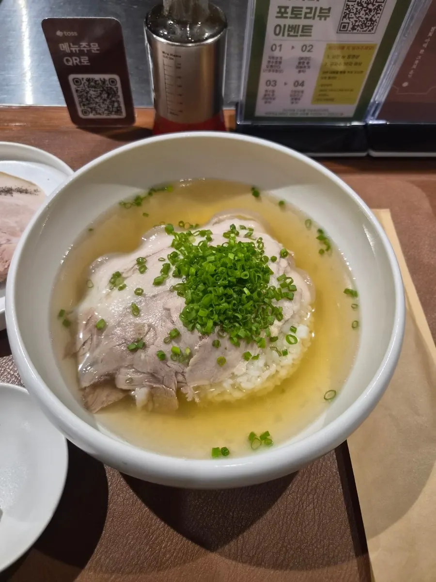 A meal of Wolha gomtang and a half plate of cold jeyuk