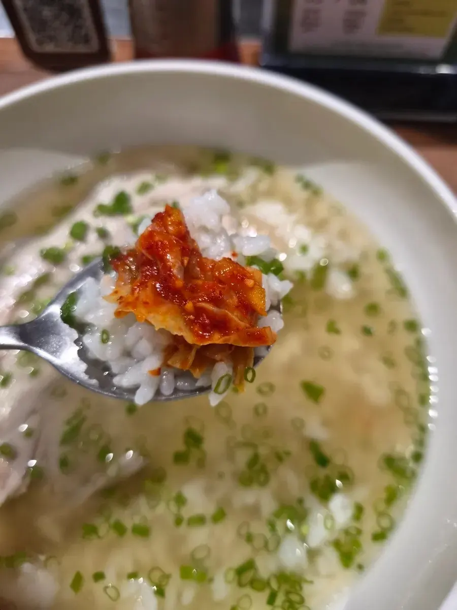 Meat lifted out of the gomtang broth