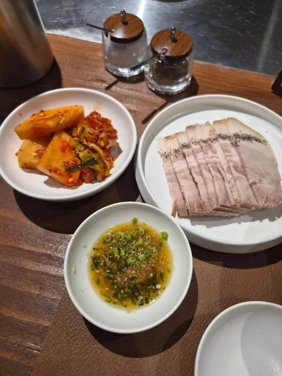 Wolha gomtang served together with kimchi