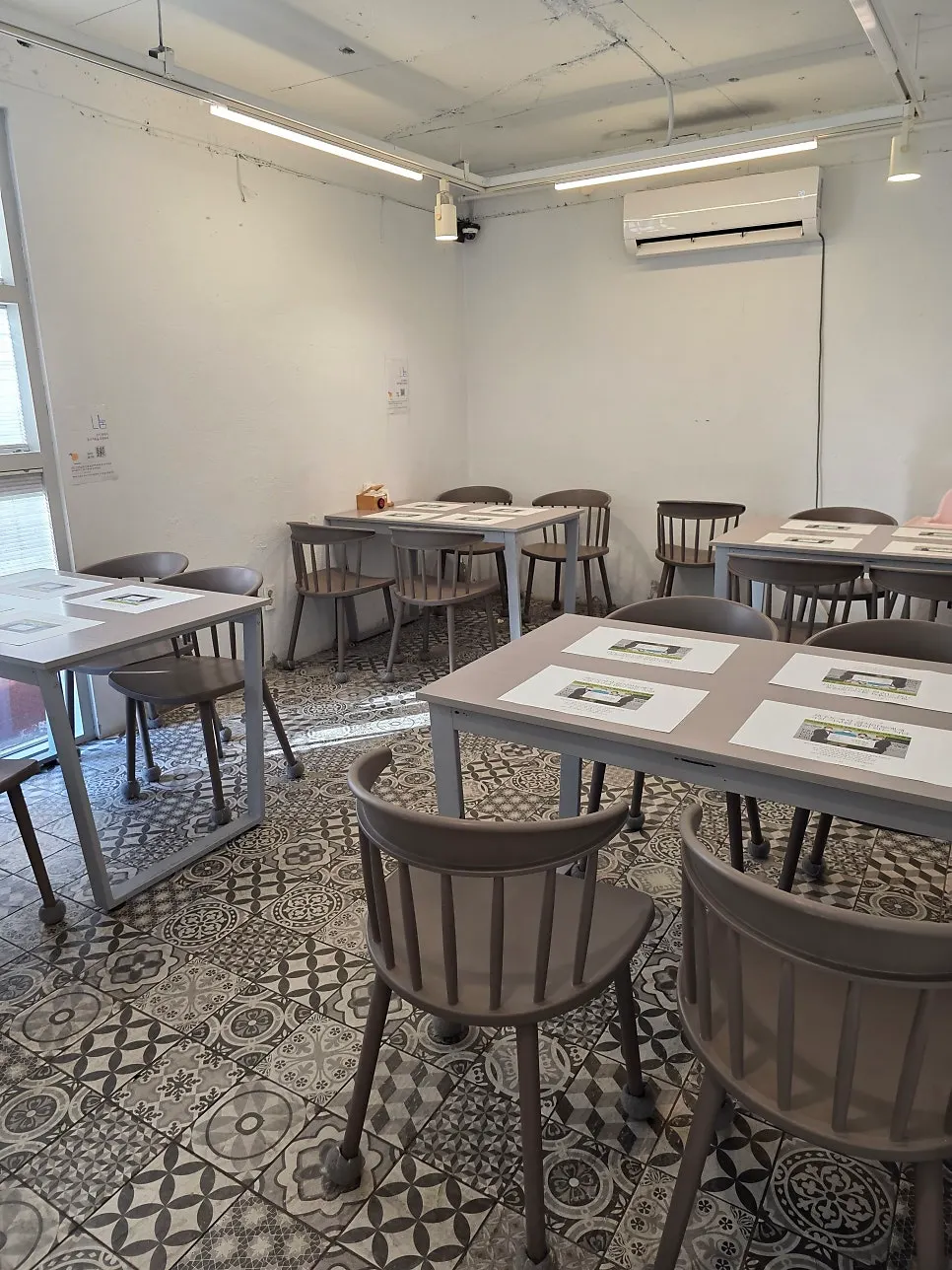 Tidy interior of Woljeongri Galbibap