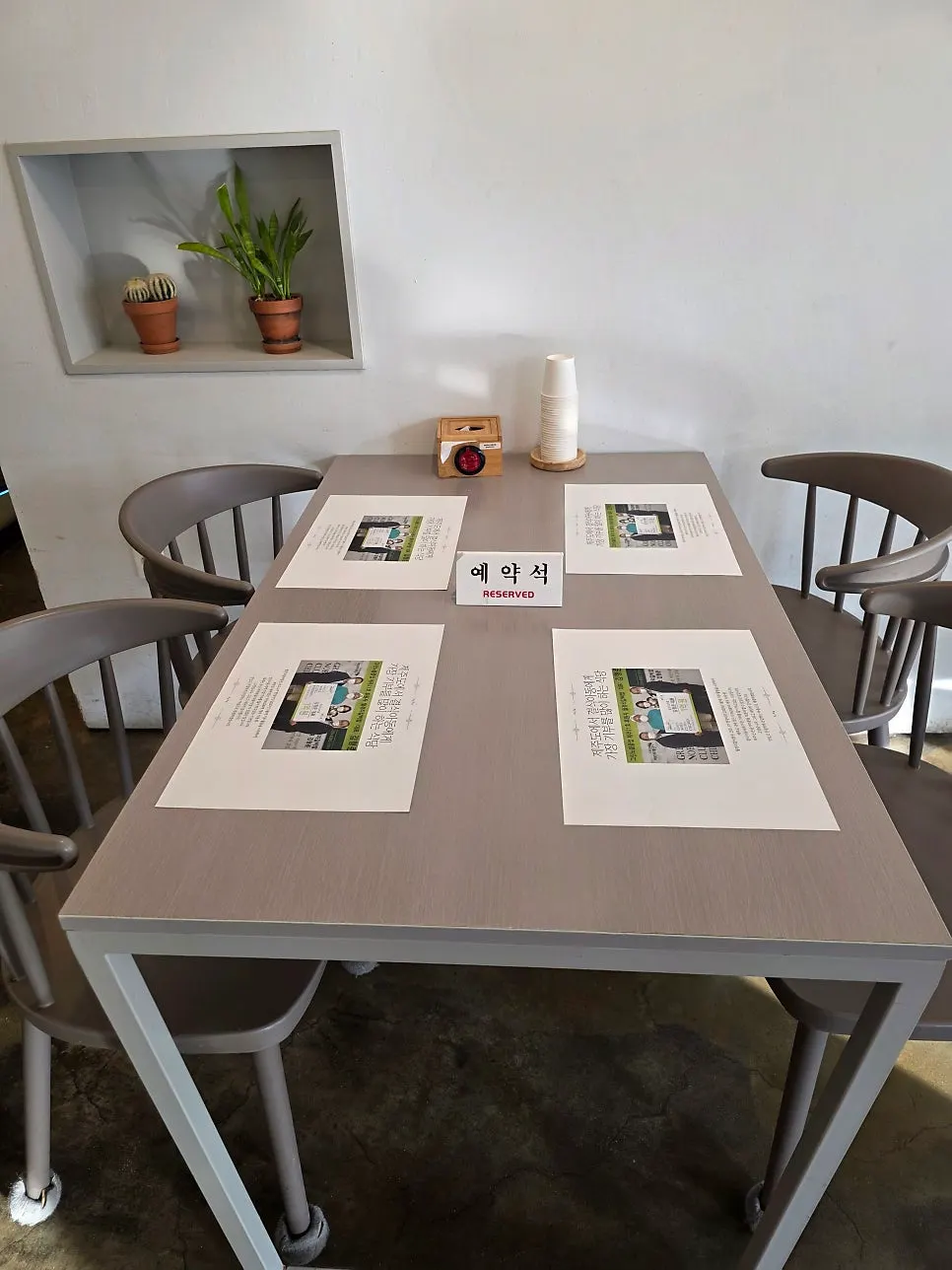 Window bar seating for solo diners