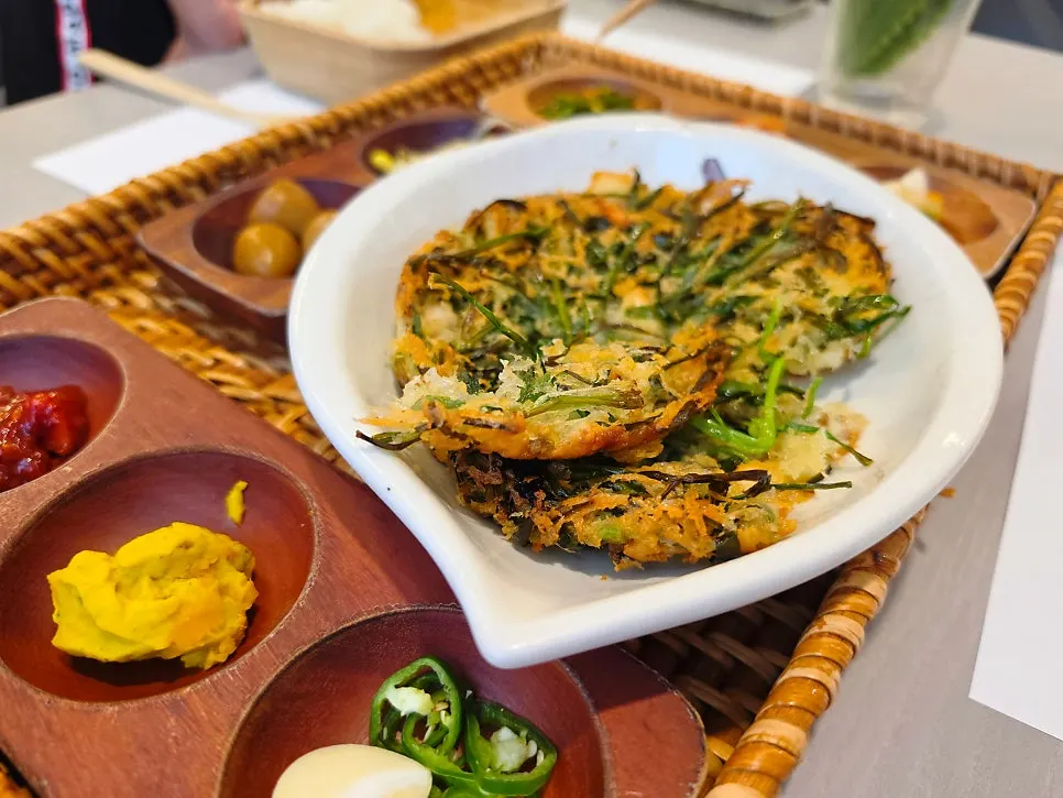 Picking up a piece of seafood pancake