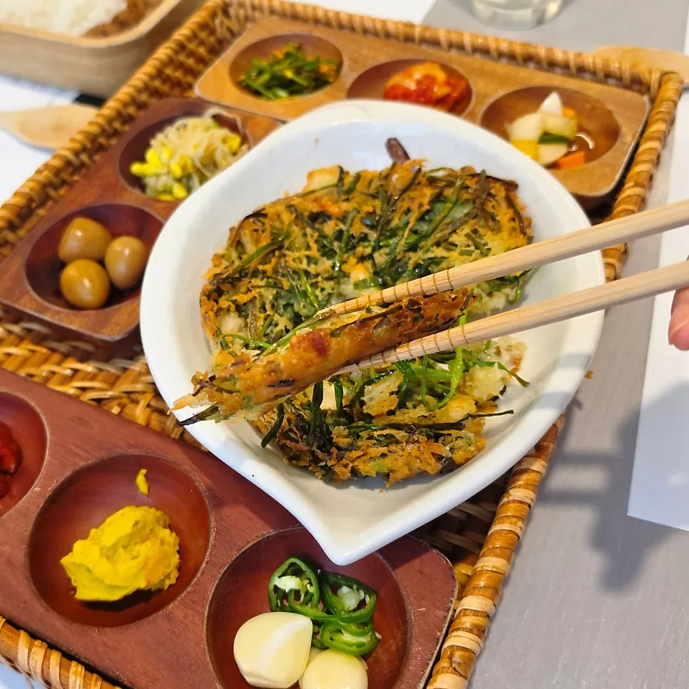 Table with 8 basic side dishes