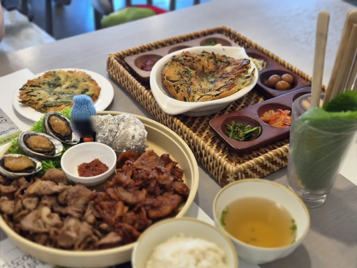 3인 한상차림으로 차려진 월정리갈비밥 A세트