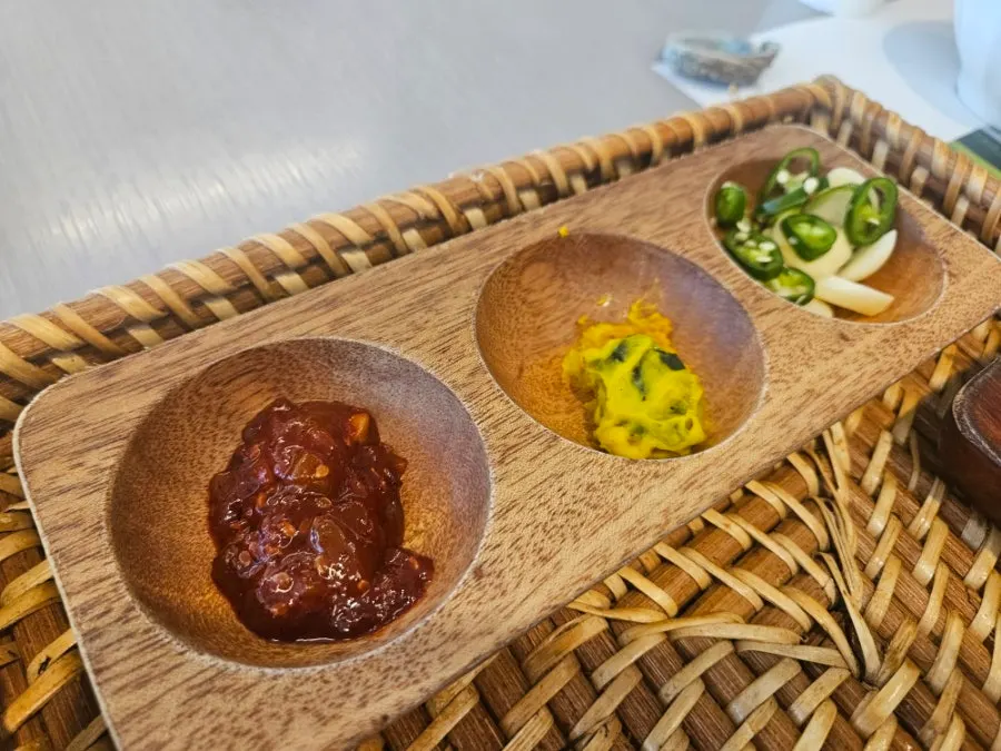 월정리갈비밥 기본 반찬 접시