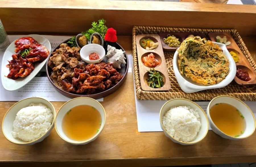 B Set's charcoal-grilled marinated meat with side dishes